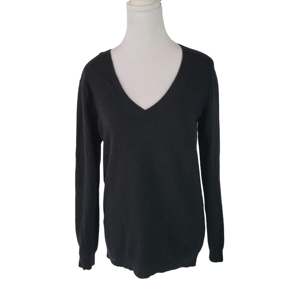 J.‎ Crew Size M Merino Wool Blend Pullover V-Neck Black Grey Color block Sweater